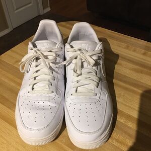 Men Nike Tennis Shoes.